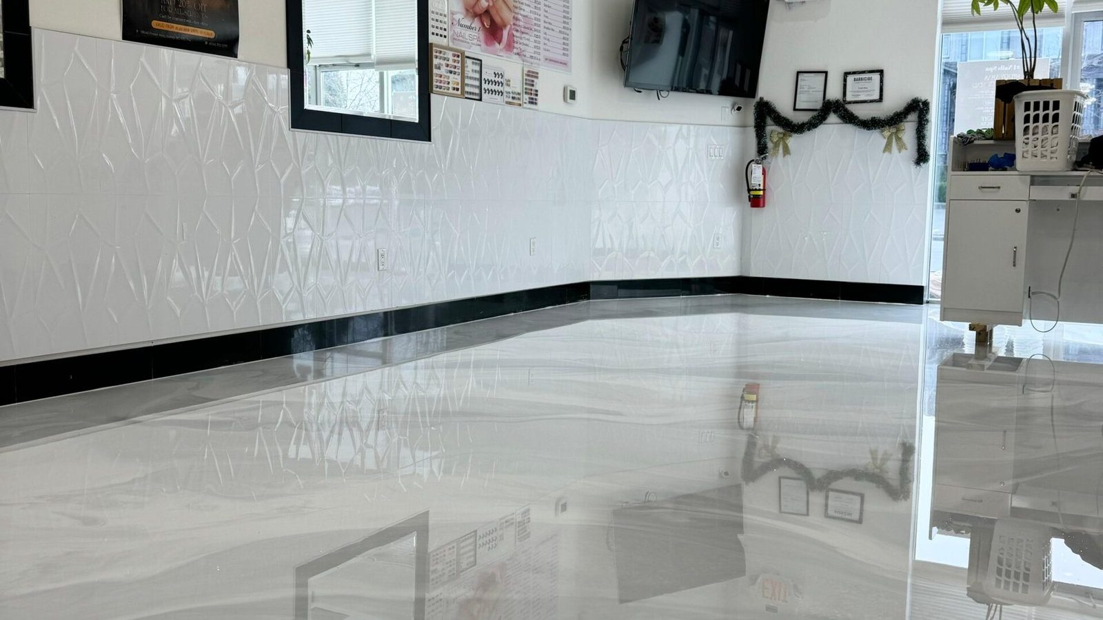 hero-metallic-epoxy-floor-options-vancouver-scaled.jpg